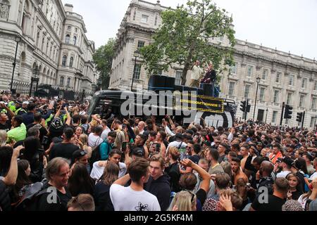 LONDON, ENGLAND, 27 2021. JUNI, Save our Scene Protest vor der Downing Street in Whitehall, Central London, der Protest soll den Mangel an Finanzmitteln hervorheben, den die Musikindustrie in der Covid-19 Pandemie erhalten hat.Credit: Lucy North/Alamy Live News Stockfoto