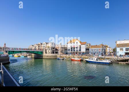 Die Stadtbrücke in Weymouth, eine Küstenstadt und beliebter Ferienort an der Mündung des Flusses Wey in Dorset, Südküste Englands Stockfoto