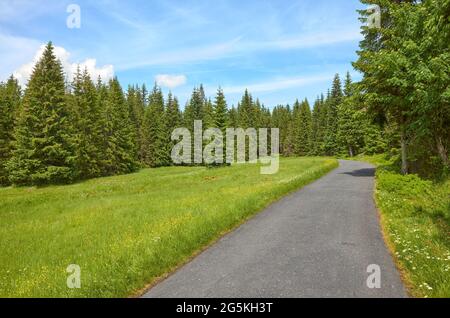 Panoramastraße im Isergebirge bei Jakuszyce, Polen. Stockfoto