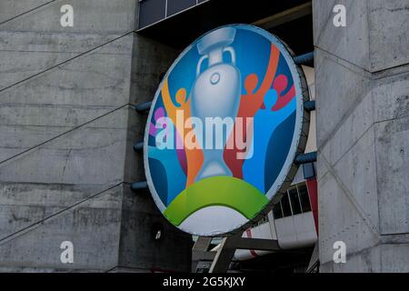 Amsterdam, Niederlande. Juni 2021. Das Logo der UEFA EURO 2020 für die Fußball-Europameisterschaft. (Foto: Gonzales Photo - Robert Hendel). Stockfoto