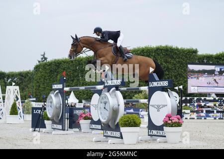 Jane RICHARD PHILIPS (SUI) reitet CORTEZ VA'T KLEIN ASDONK Z, Eiffel Challenge Prize während des Longines Paris Eiffel Jumping 2021, Longines Global Champions Tour Equestrian CSI 5 am 26. Juni 2021 im Champs de Mars in Paris, Frankreich - Foto Christophe Bricot / DPPI / LiveMedia Stockfoto