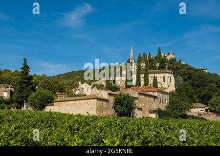 La Roque-sur-Cèze, eines der schönsten Dörfer Frankreichs, Les plus beaux Villages de France, Gorges du Cèze, Département Gard, Occitanie, Franc Stockfoto