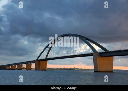 Fehmarsundbrücke im Abendlicht, Insel Fehmarn, Schleswig-Holstein, Deutschland, Europa Stockfoto