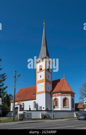 Die katholische Pfarrkirche St. Wolfgang ist ein denkmalgeschütztes Gebäude, Pasing-Obermenzing, Pipping, Oberbayern, Bayern, Deutschland, Europa Stockfoto