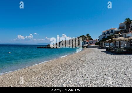 Kiesstrand, Kokkari, Samos, Griechenland, Europa Stockfoto