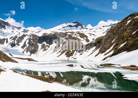 Bergsee, teilweise gefroren, Großglockner Hochalpenstraße, Nationalpark hohe Tauern, Kärnten, Österreich, Europa Stockfoto