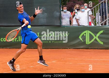 Mailand, Italien. 27. Juni 2021. Der argentinische Tennisspieler Federico Coria beim ATP Challenger Milano 2021, Tennis Internationals in Mailand, Italien, Juni 27 2021 Quelle: Independent Photo Agency/Alamy Live News Stockfoto