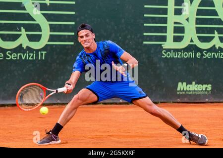 Mailand, Italien. 27. Juni 2021. Der argentinische Tennisspieler Federico Coria beim ATP Challenger Milano 2021, Tennis Internationals in Mailand, Italien, Juni 27 2021 Quelle: Independent Photo Agency/Alamy Live News Stockfoto