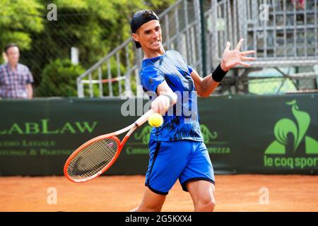 Mailand, Italien. 27. Juni 2021. Der argentinische Tennisspieler Federico Coria beim ATP Challenger Milano 2021, Tennis Internationals in Mailand, Italien, Juni 27 2021 Quelle: Independent Photo Agency/Alamy Live News Stockfoto