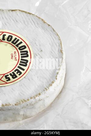 Französischer Käse namens Coulommiers, Käse aus Kuhmilch Stockfoto