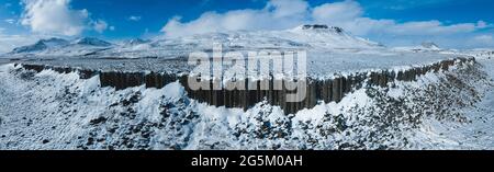 GERDUBERG CLIFFS CANYON VERSCHNEIT AUS DER LUFT Stockfoto