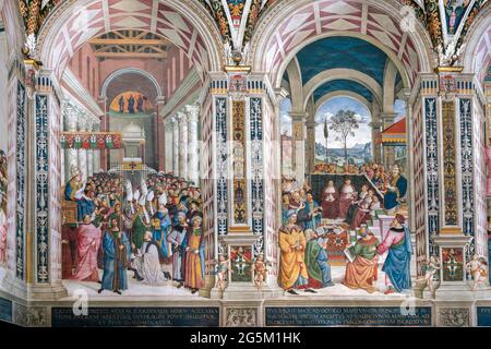 Pius II. Tritt als gekrönter Papst in den Vatikan ein, links, Pius II. Fordert einen Kreuzzug gegen die Türken beim Konzil von Mantua, rechts, Fresken auf dem li Stockfoto