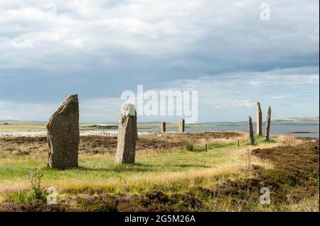 Das Herz des neolithischen Orkney, Steinplatten, neolithischer großer Steinkreis, Henge, Ring von Brodgar, Festland, Orkney-Inseln, Schottland, Großbritannien Stockfoto