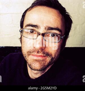 James Mercer Musiker und Lead-Sänger der Shins, fotografiert backstage an der Borderline, 12. Februar 2003 , London England. Stockfoto