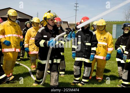 Berufsbildungskurs zur Brandbekämpfung in St. Clair, Michigan. Stockfoto
