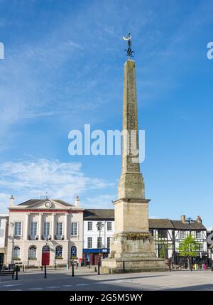 Ripon Obelisk und Rathaus, Marktplatz, Ripon, North Yorkshire, England, Vereinigtes Königreich Stockfoto