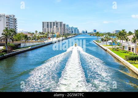 Hollywood, Florida in Miami Beach Area mit Stadtbild aus Wohnhochhäusern, Küstengebäuden und Blick über die Bucht Stranahan River Stockfoto