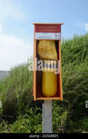 Rettungsgürtel am Strand in Southwold UK Seerettung Stockfoto