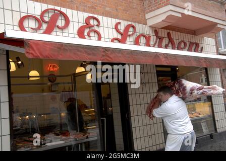 Kopenhagen/Dänemark/ 16. September 2015  Rüde aus Mogens Nielsen Kreaturslageri liefert Fleisch in der berühmten dänischen Metzgerei P.E.Metzgerei (Phot Stockfoto