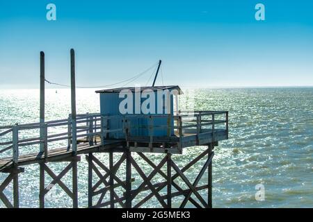 Royan in Frankreich, typische Hütten auf Stelzen an der Küste Stockfoto