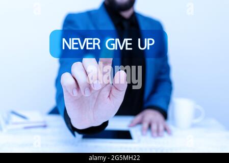 Schild mit der Anzeige „nie aufgeben“. Wort für beharrlich zu bleiben, um zu versuchen, den Zustand zu verbessern präsentiert Kommunikationstechnik Smartphone Voice zu halten Stockfoto