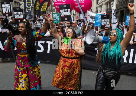 London, Großbritannien. Juni 2021. Tausende von Menschen nehmen an der United Against the Tories Demonstration der Volksversammlung Teil. Kredit: Mark Kerrison/Alamy Stockfoto