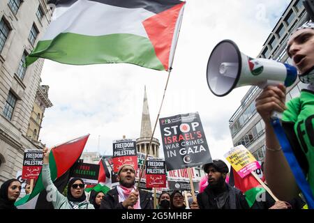 London, Großbritannien. Juni 2021. Tausende von Menschen nehmen an der United Against the Tories Demonstration der Volksversammlung Teil. Kredit: Mark Kerrison/Alamy Stockfoto