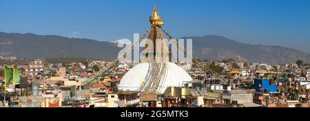 Blick auf Bodhnath Stupa, eine der besten buddhistischen Stupas der Welt, die größte Stupa in Kathmandu, Nepal Stockfoto