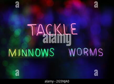 Neon Photo Composite, Bait Shop Theme, Tackle, Elritzen und Worms Sign Stockfoto