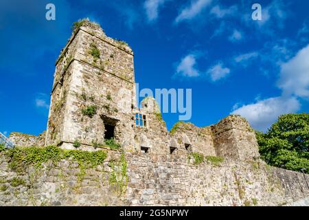 Die Burgruine in Manorhamilton, errichtet 1634 von Sir Frederick Hamilton - County Leitrim, Irland. Stockfoto