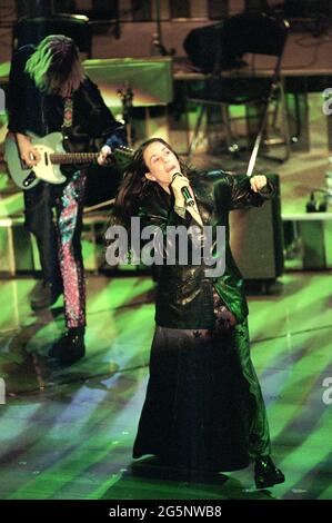 Sanremo Milano Italien, 24/02/1996 :The Singer Alanis Morissette während des Soundcheck vor dem Konzert Stockfoto