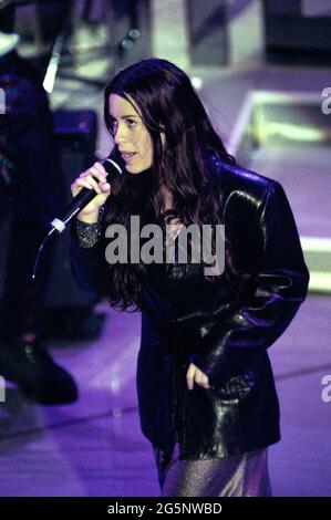 Sanremo Milano Italien, 24/02/1996 :The Singer Alanis Morissette während des Soundcheck vor dem Konzert Stockfoto