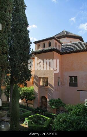 Alhambra Granada Spanien.Garten des Hofes des Lindaraja, Patio de Lindaraja.Daraxas Garten (Jardines de Daraxa) auch Garten der Orangenbäume (Jardín de los Naranjos) und Garten der Murmeln (Jardín de los Mármoles) genannt Stockfoto