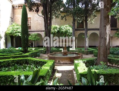 Alhambra Granada Spanien.Garten des Hofes des Lindaraja, Patio de Lindaraja.Daraxas Garten (Jardines de Daraxa) auch Garten der Orangenbäume (Jardín de los Naranjos) und Garten der Murmeln (Jardín de los Mármoles) genannt Stockfoto