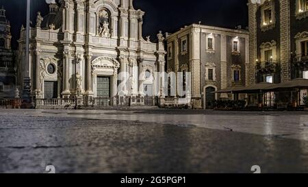 Catania, Sizilien, Italien - der Kuppelplatz mit der fassade der kathedrale saint Agatha Stockfoto