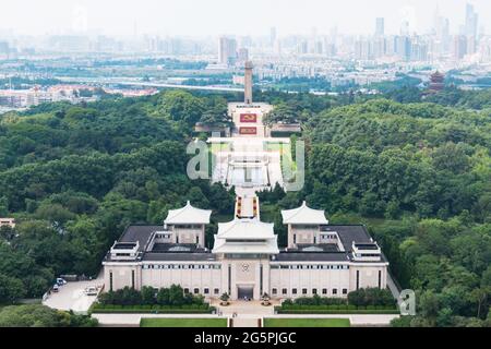 Nanjing, China. Juni 2021. Die Themenblumenschau wird anlässlich des 100. Jahrestages der Gründung der Kommunistischen Partei Chinas am 28. Juni 2021 in Nanjing, Jiangsu, China, abgehalten.(Foto: TPG/cnsphotos) Quelle: TopPhoto/Alamy Live News Stockfoto