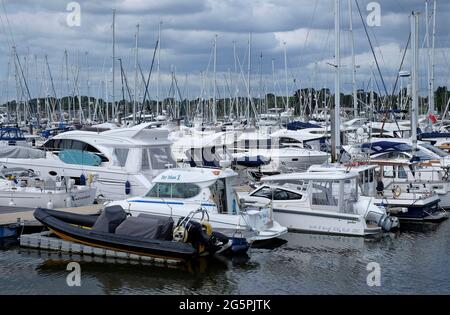 Boote in lymington Marina, hampshire, england Stockfoto