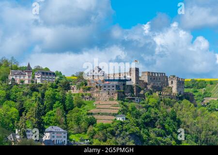 Mächtige mittelalterliche Festung Rheinfels Schloss am Rheinburgenweg in St. Goar, Oberes Mittelrheintal, UNESCO-Weltkulturerbe, Deutschland Stockfoto