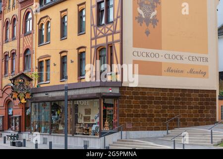 Kuckucksuhr-Center mit typischen Schwarzwälder Souvenirs, St. Goar, Oberes Mittelrheintal, UNESCO-Weltkulturerbe, Rheineland-Pfalz Deutschland Stockfoto