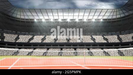 Zusammensetzung des leeren Tennisplatzes im Stadion mit blauem Himmel Stockfoto