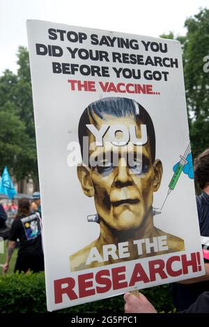 Parliament Square, London 27. Juni 2021. Protest durch Impfskeptiker Stockfoto