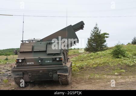 Betsukai Cho, Japan. Juni 2021. Während der gemeinsamen US-japanischen Militärübung „Orient Shield 21“ in Hokkaido, Japan, am Dienstag, den 29. Juni 2021, wird ein Raketensystem der japanischen Bodenselbstverteidigungskräfte mit mehreren Starts ausgestellt. Foto von Keizo Mori/UPI Credit: UPI/Alamy Live News Stockfoto