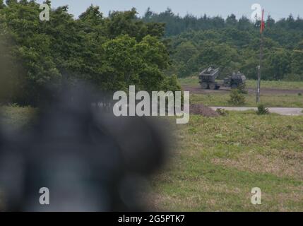 Betsukai Cho, Japan. Juni 2021. Ein High Mobility Artillery Rocket System (HIMARS) der US-Armee nimmt am Dienstag, den 29. Juni 2021, an der gemeinsamen militärischen Übung „Orient Shield 21“ in Hokkaido, Japan, Teil. Foto von Keizo Mori/UPI Credit: UPI/Alamy Live News Stockfoto