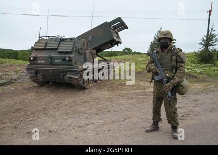 Betsukai Cho, Japan. Juni 2021. Während der gemeinsamen US-japanischen Militärübung „Orient Shield 21“ in Hokkaido, Japan, am Dienstag, den 29. Juni 2021, wird ein Raketensystem der japanischen Bodenselbstverteidigungskräfte mit mehreren Starts ausgestellt. Foto von Keizo Mori/UPI Credit: UPI/Alamy Live News Stockfoto