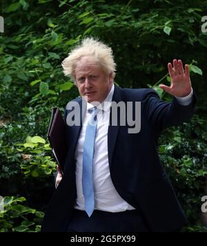 29. Juni 2021, London, England, Vereinigtes Königreich: Der britische Premierminister BORIS JOHNSON kehrt in die Downing Street 10 zurück und steht auf Platz 9. (Bild: © Tayfun Salci/ZUMA Wire) Stockfoto