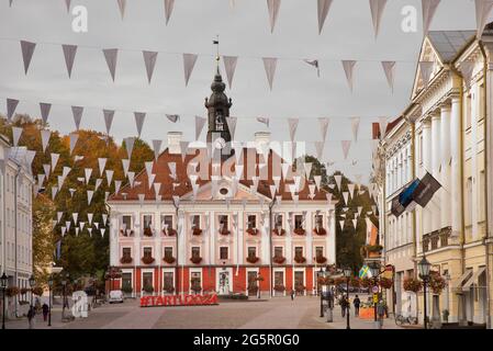 Rathaus am Rathausplatz in Tartu. Estland Stockfoto