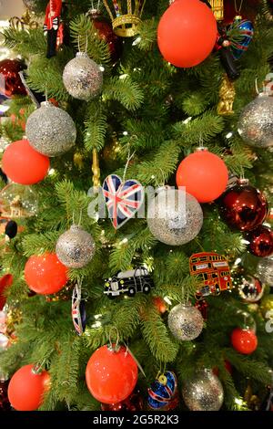 VEREINIGTES KÖNIGREICH. ENGLAND. LONDON. OXFORD STREET. WEIHNACHTSDEKORATION IM KAUFHAUS SELFRIDGES, DAS SEIT 1909 IN DER OXFORD STREET INSTALLIERT IST. DAS WAR ES Stockfoto