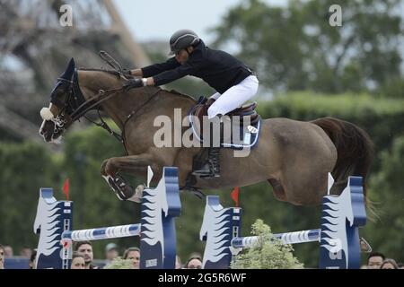 Sameh EL DAHAN (EGY) mit WKD AIMEZ MOI, Longines Global Champions Tour, großer Preis von Paris beim Longines Paris Eiffel Jumping 2021, Longines Global Champions Tour Equestrian CSI 5 am 26. Juni 2021 im Champs de Mars in Paris, Frankreich - Foto Christophe Bricot / DPPI / LiveMedia Stockfoto
