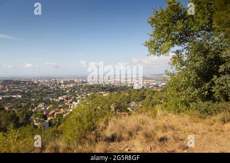 Blick auf den Baix Llobregat, der der Stadt Barcelona und dem Mittelmeer am nächsten liegt. Stockfoto