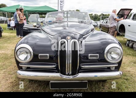 A 1950 Bristol 401 Farina Convertable auf der Syon Park Classic Car Show London 2021 UK Stockfoto